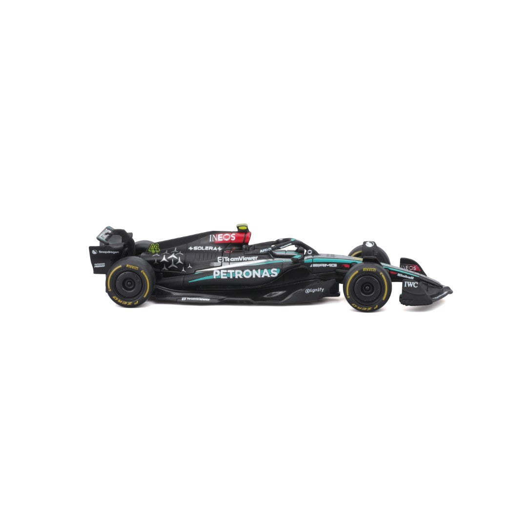 18-38208H Bburago Course - Mercedes F1 W15 E-Performance #44 - 1:43