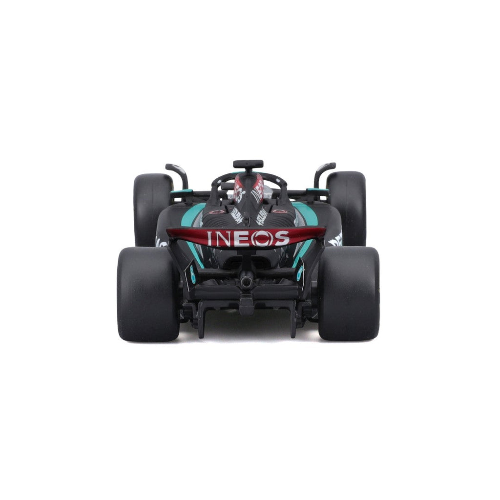 18-38208R Bburago Course - Mercedes F1 W15 E-performance #63 - 1:43