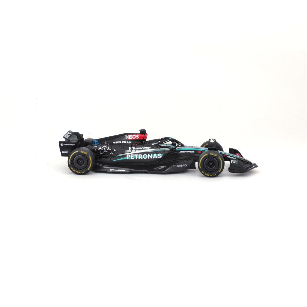 18-38208R Bburago Course - Mercedes F1 W15 E-performance #63 - 1:43