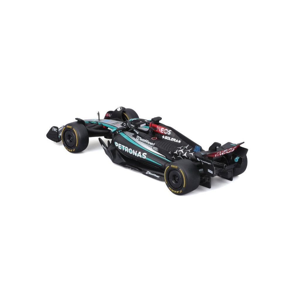 18-38208R Bburago Course - Mercedes F1 W15 E-performance #63 - 1:43