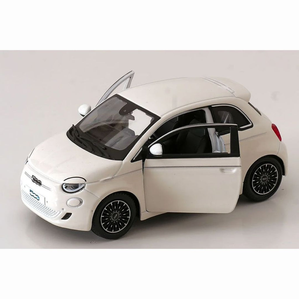 18-21110 Bburago - Fiat 500e (2023), blanche - Échelle 1:24