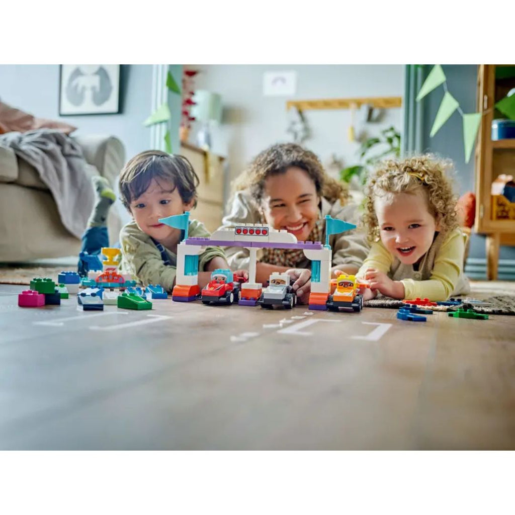 10445 LEGO Duplo Town - Voitures de course et pilotes de l'écurie F1