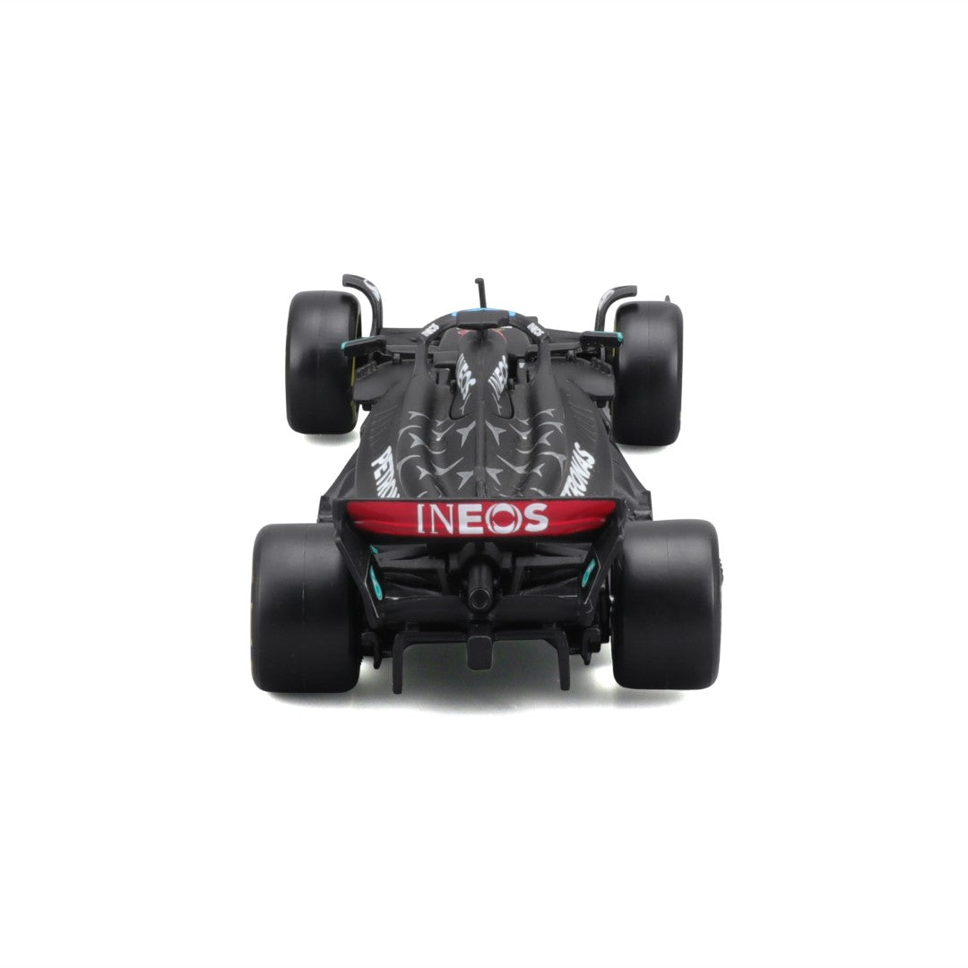 18-38081 Bburago Race -Mercedes AMG F1 W14 E Performance #63 Russell, avec casque