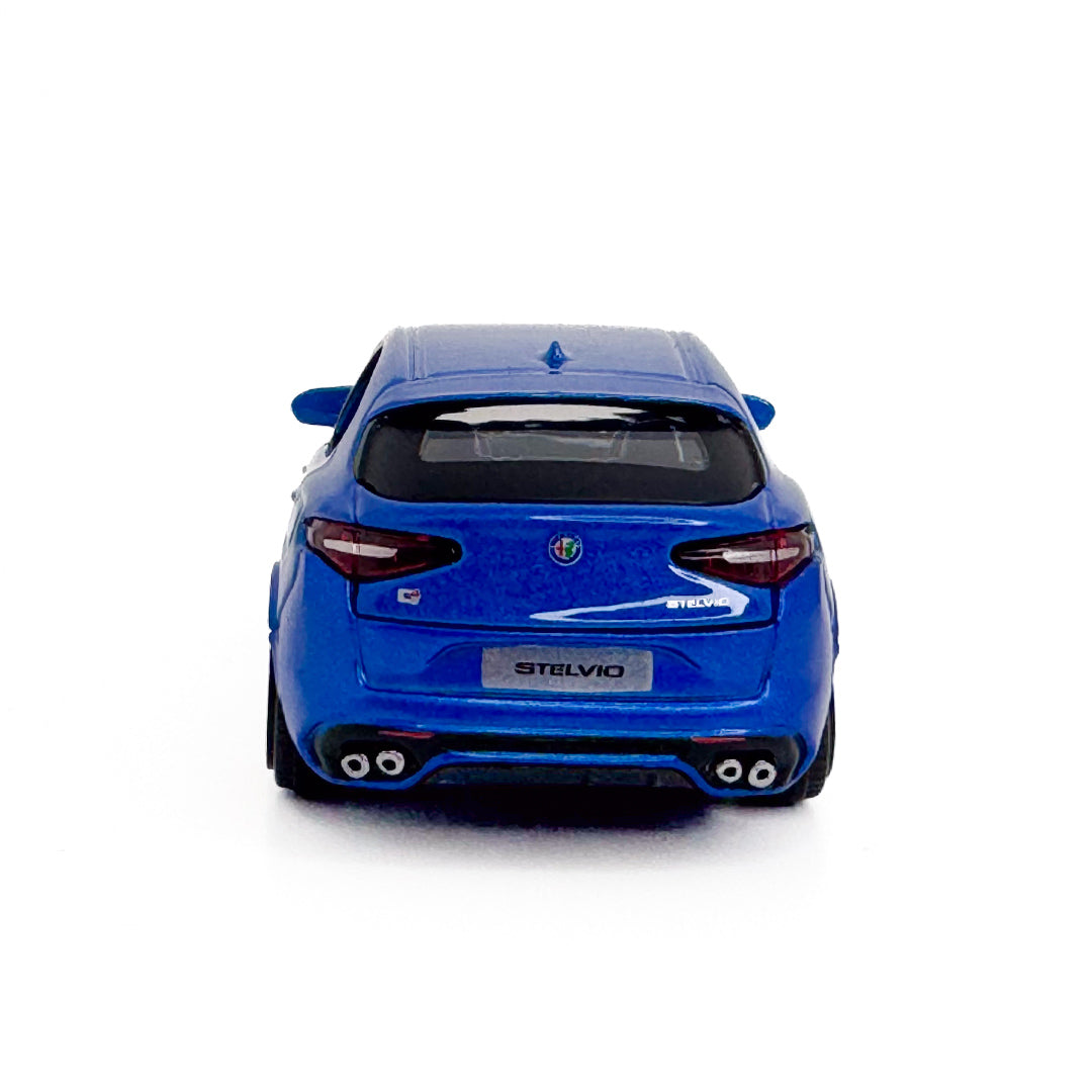 18-30389 Bburago Street Fire - Alfa Romeo Stelvio, bleu - Échelle 1:43