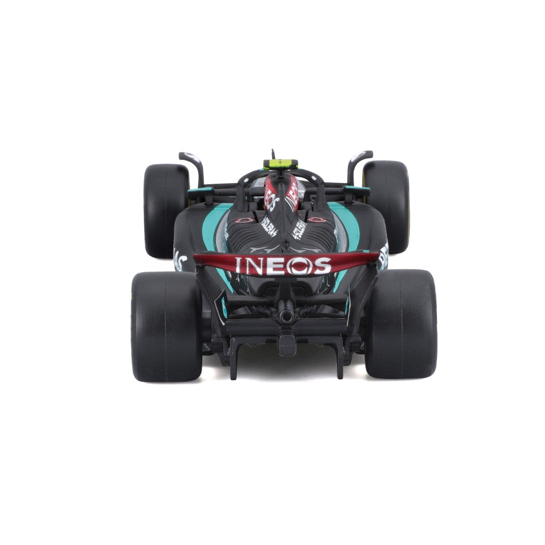 18-38209H Bburago - F1 Mercedes-AMG W15 E Performance n°44 avec casque Hamilton 1:43