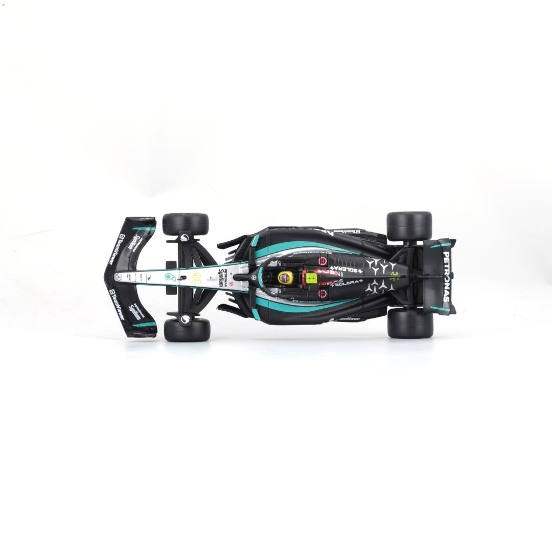 18-38209H Bburago - F1 Mercedes-AMG W15 E Performance n°44 avec casque Hamilton 1:43