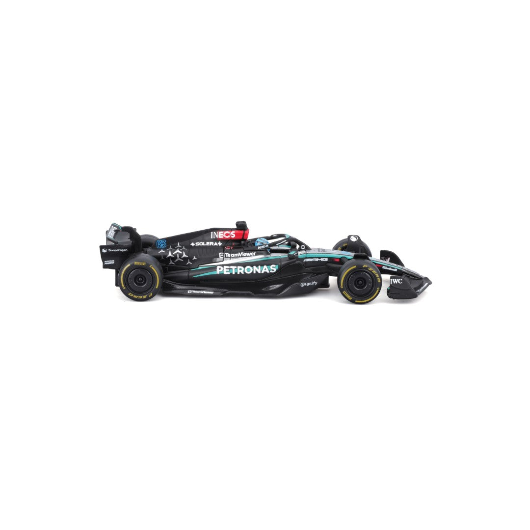 18-38209R Bburago F1 Mercedes-AMG W15 E Performance n°63 avec casque Russell - 1:43