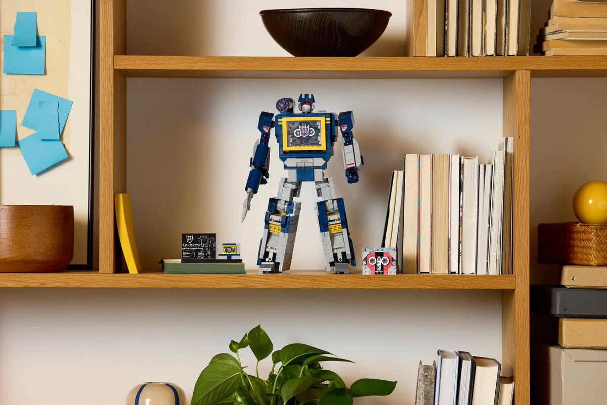 10358 Lego Icons Transformers Soundwave
