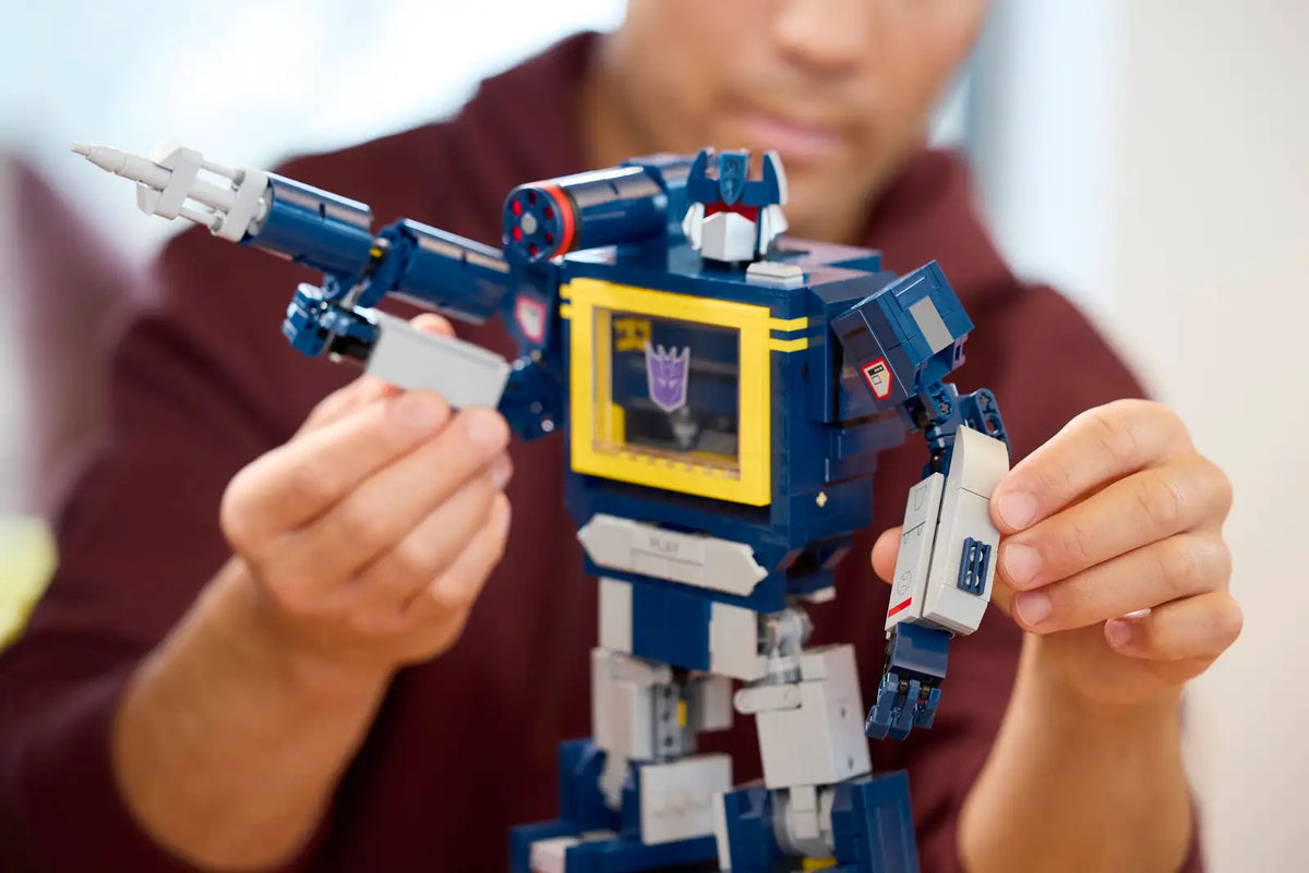 10358 Lego Icons Transformers Soundwave