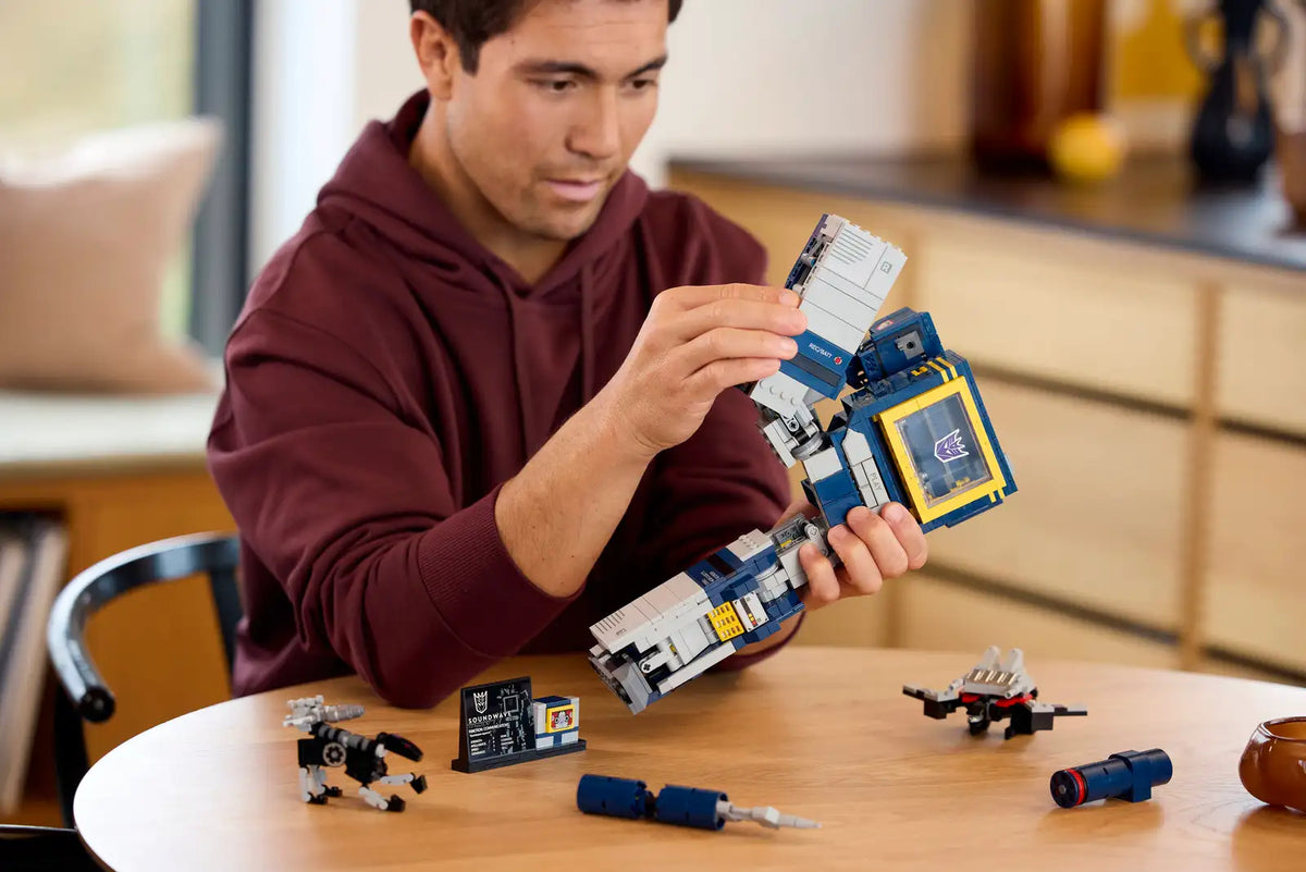 10358 Lego Icons Transformers Soundwave