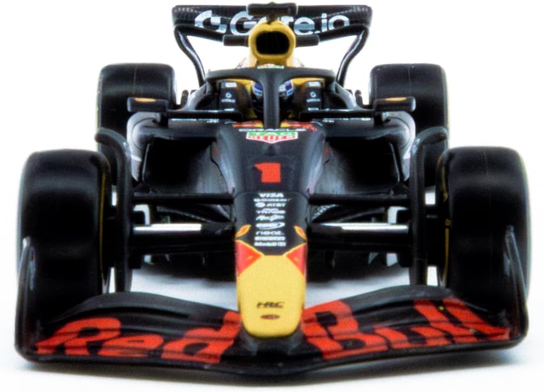 18-38234 Bburago F1 RedBull Racing RB21 2025 #1 Verstappen avec casque 1:43