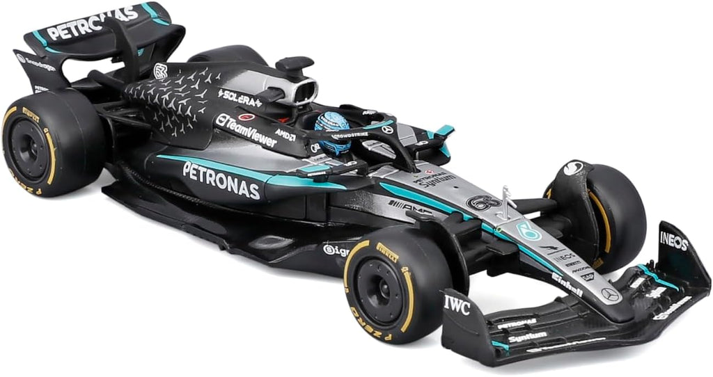 18-38238R Bburago F1 Mercedes-AMG W16 #63 Russell avec casque 1:43