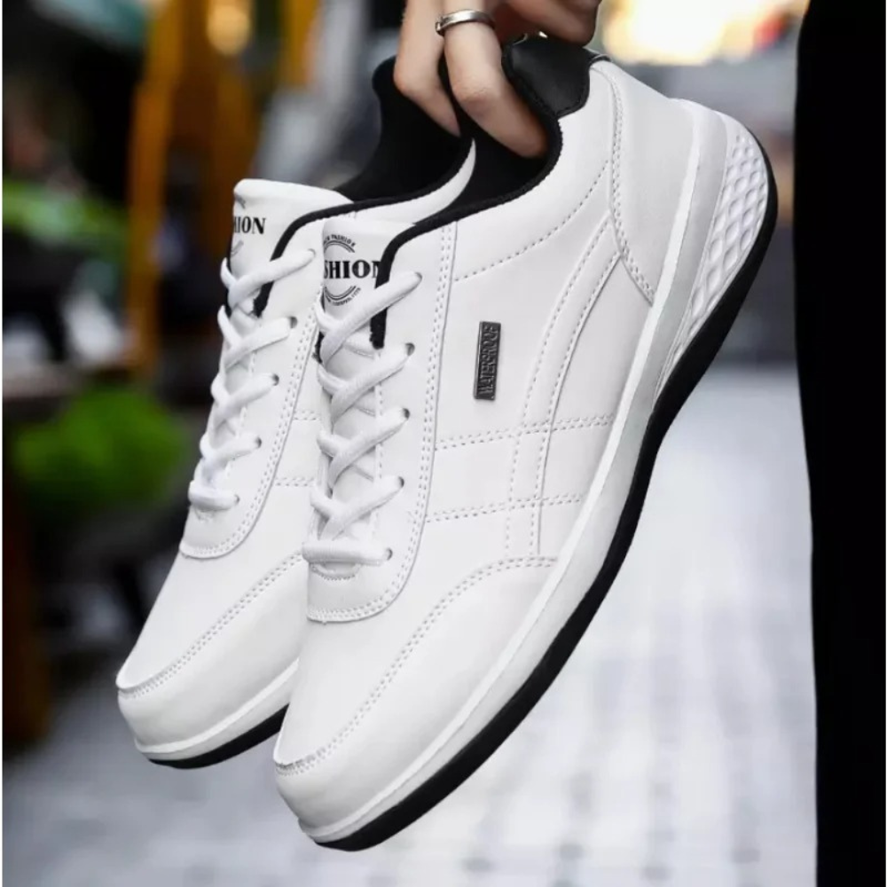 Men’s Lace-Up Low-Top Sneakers with Textured Outsole