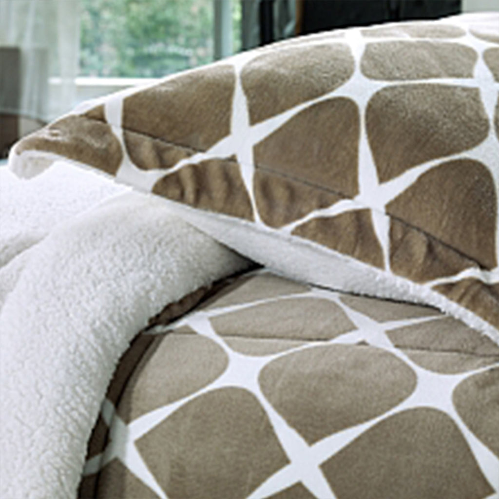 Elegant Comfort 3-Piece Micro-Suede Reversible Sherpa - Bloomingdale Pattern Comforter Set