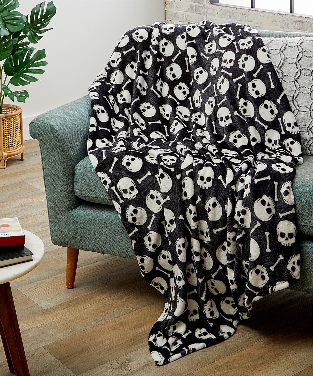 Noble House Skull & Bones Throw