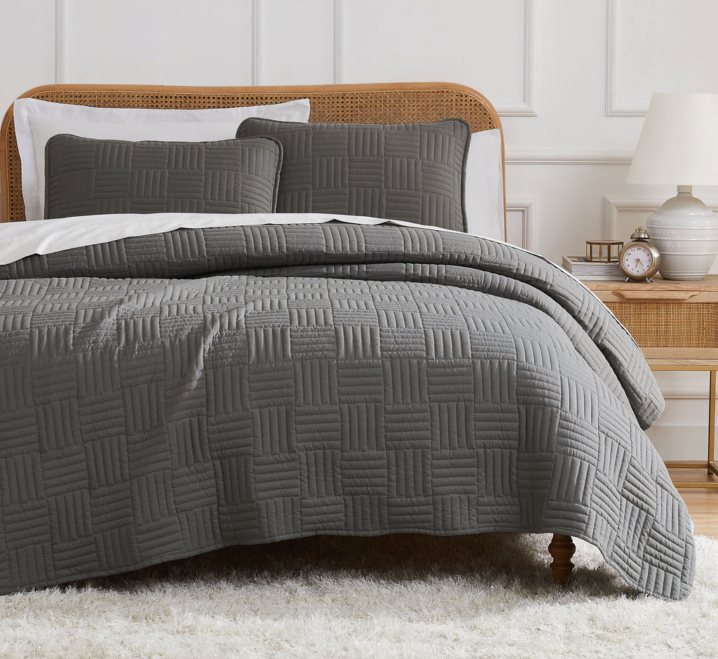 Southshore Fine Linens Grid Oversized Quilt Set