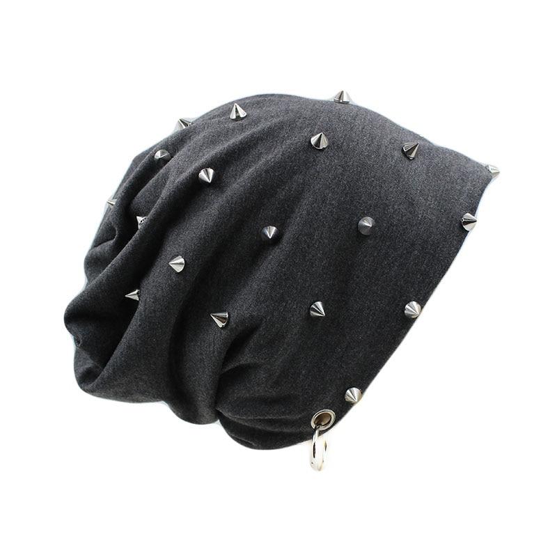 Hip-Hop-Beanie oder Mütze mit Nieten und Ring