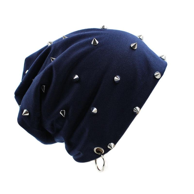 Hip-Hop-Beanie oder Mütze mit Nieten und Ring