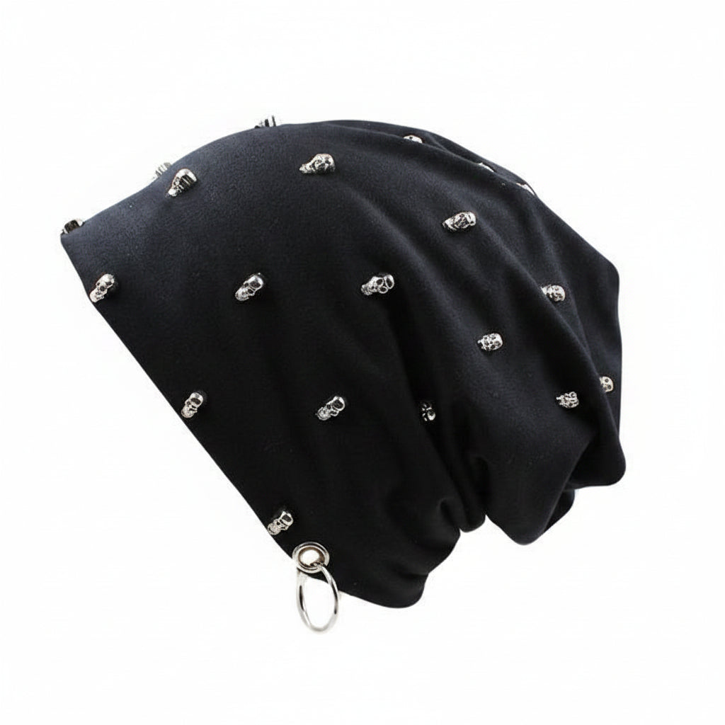 Beanie oder Haube mit Totenköpfen und Ring