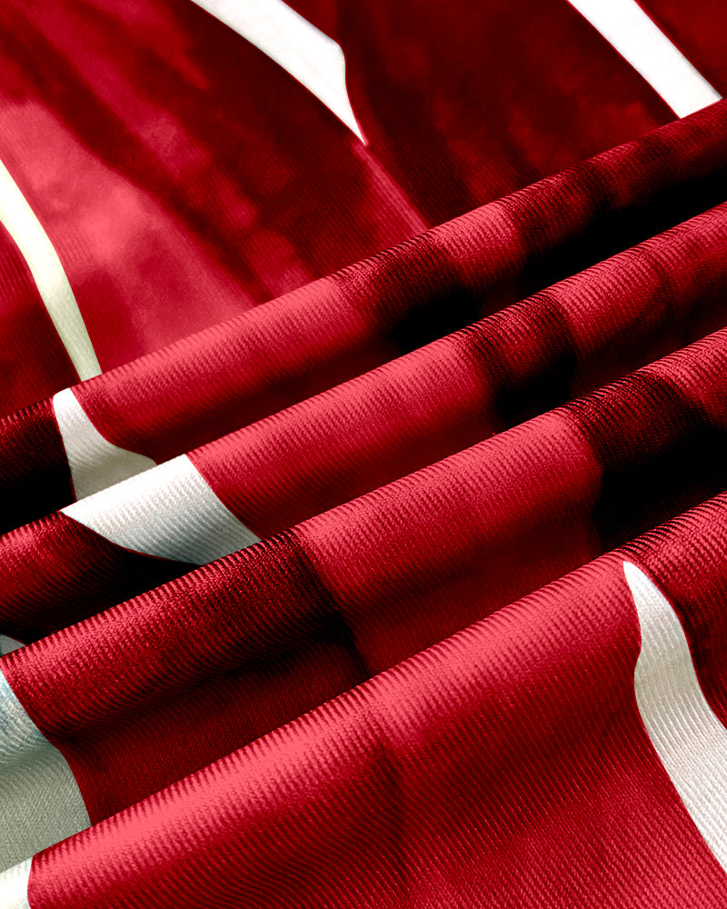 Maxikleid mit Pflanzenmuster, eckigem Ausschnitt, breiten Trägern, Seitenschlitz und Taschen, lässige Slim-Fit-Passform, Urlaubskleid
