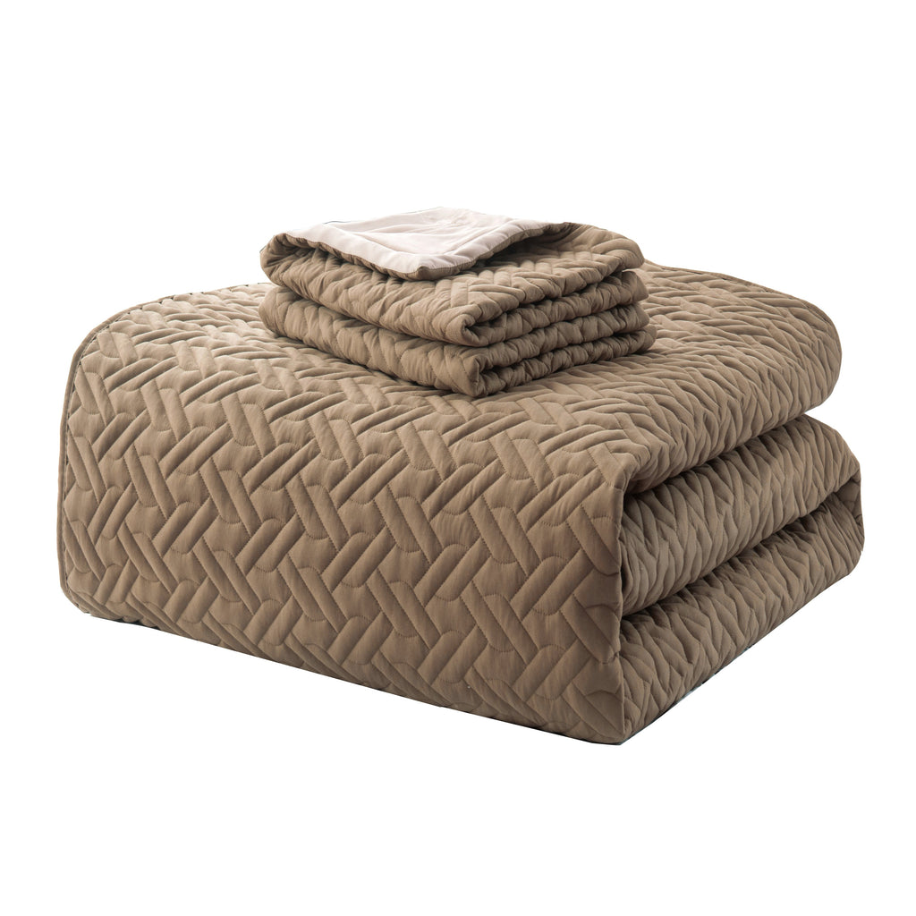 Elegant Comfort 3-Piece Majestic Quilted Reversible Bedspread Coverlet Set