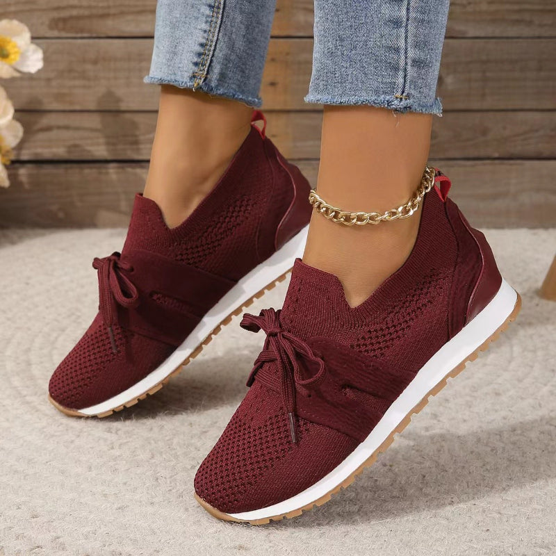 Geschlossene Damen-Schnürschuhe mit niedrigem Schaft