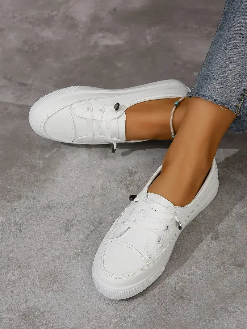 Women’s Closed-Toe Lace-Up Low-Top Sneakers