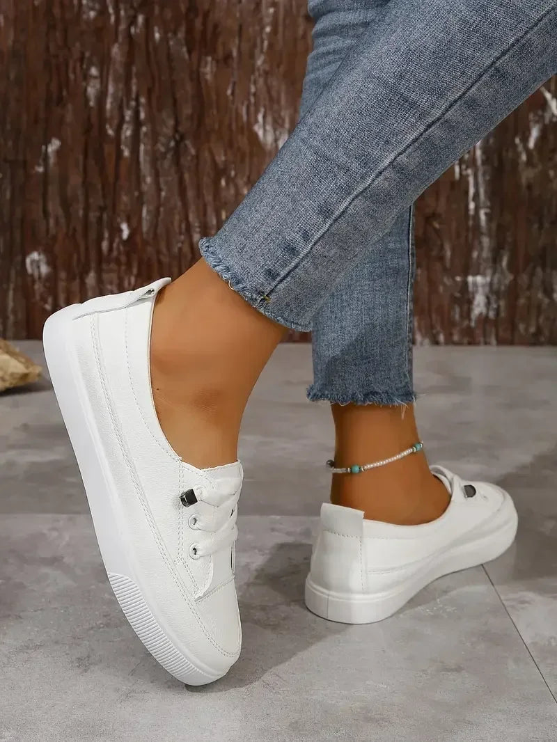 Women’s Closed-Toe Lace-Up Low-Top Sneakers