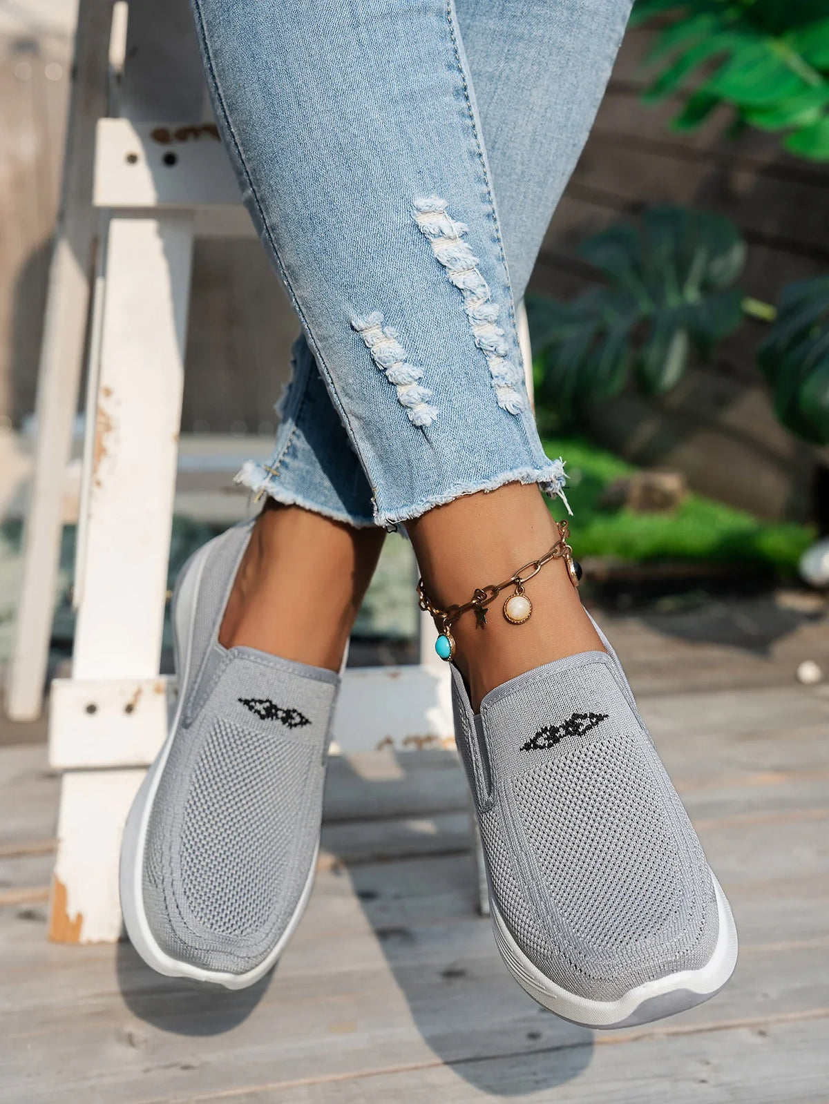 Women’s Closed-Toe Low-Top Slip-On Shoes