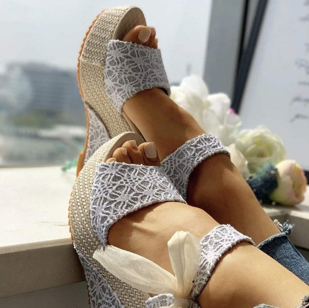 Damen-Espadrilles mit Keilabsatz und offener Zehenpartie