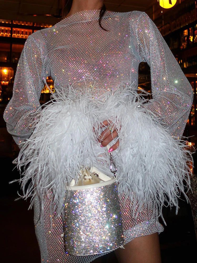 Damen-Cocktail-Minikleid mit transparenten Ärmeln und Pailletten