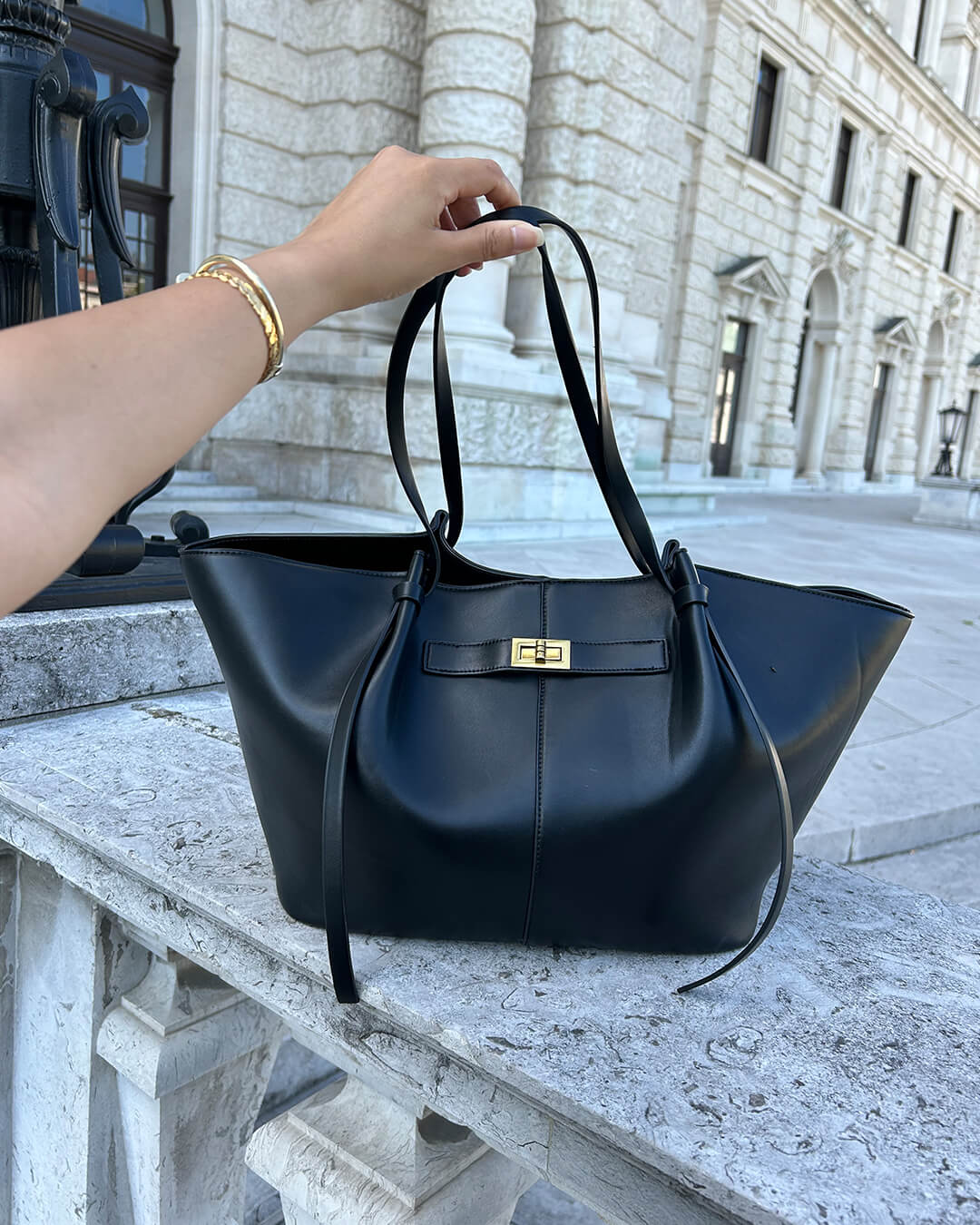 Women’s Large Shoulder Tote Bag with Turn Lock Detail