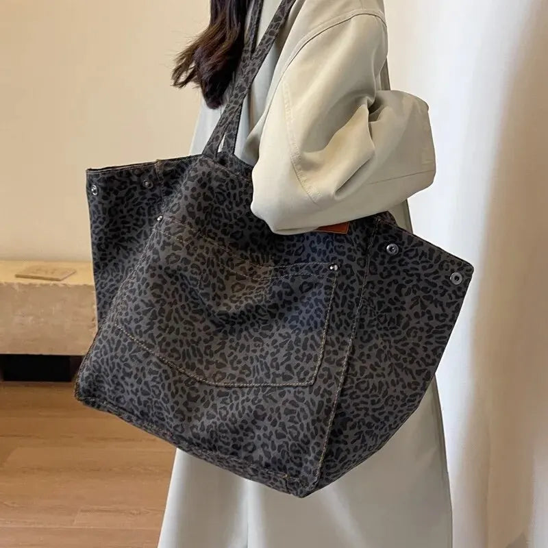 Große Damen-Schultertasche mit Leopardenmuster