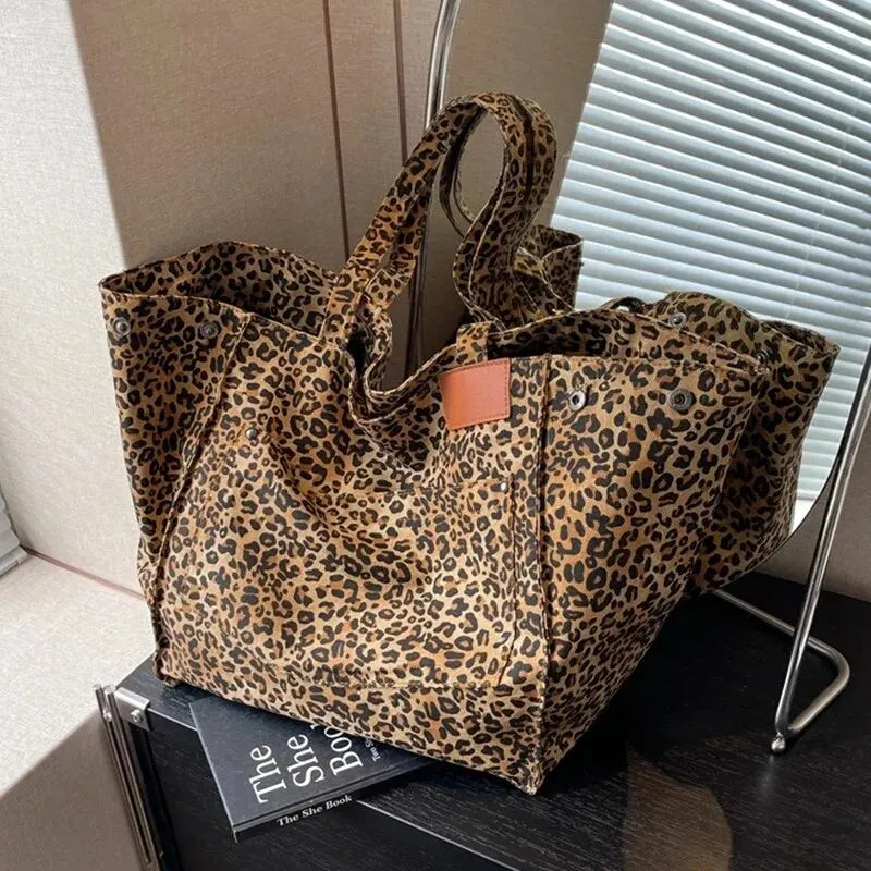 Große Damen-Schultertasche mit Leopardenmuster