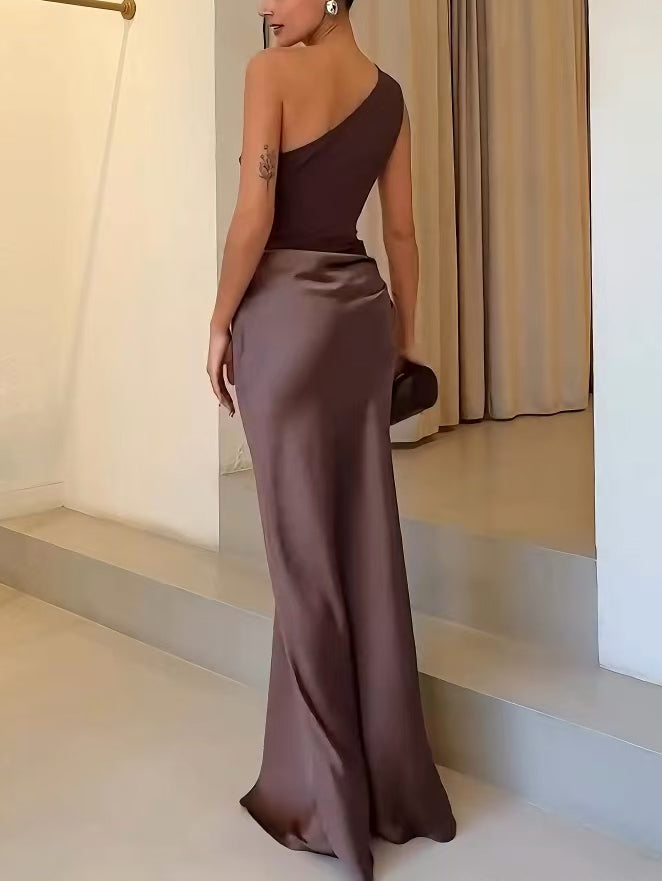 Festliches Damen-Maxikleid mit One-Shoulder-Ausschnitt