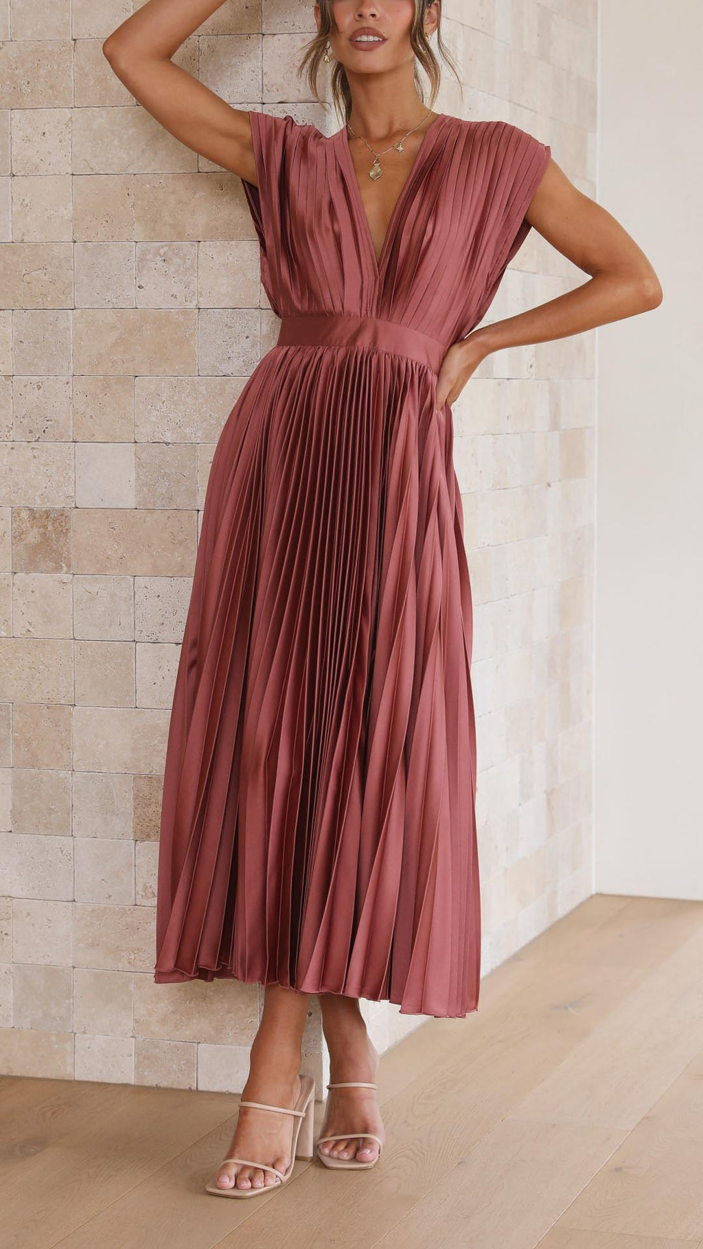 Women’s Pleated V Neck Cap Sleeve Midi Wedding Guest Dress