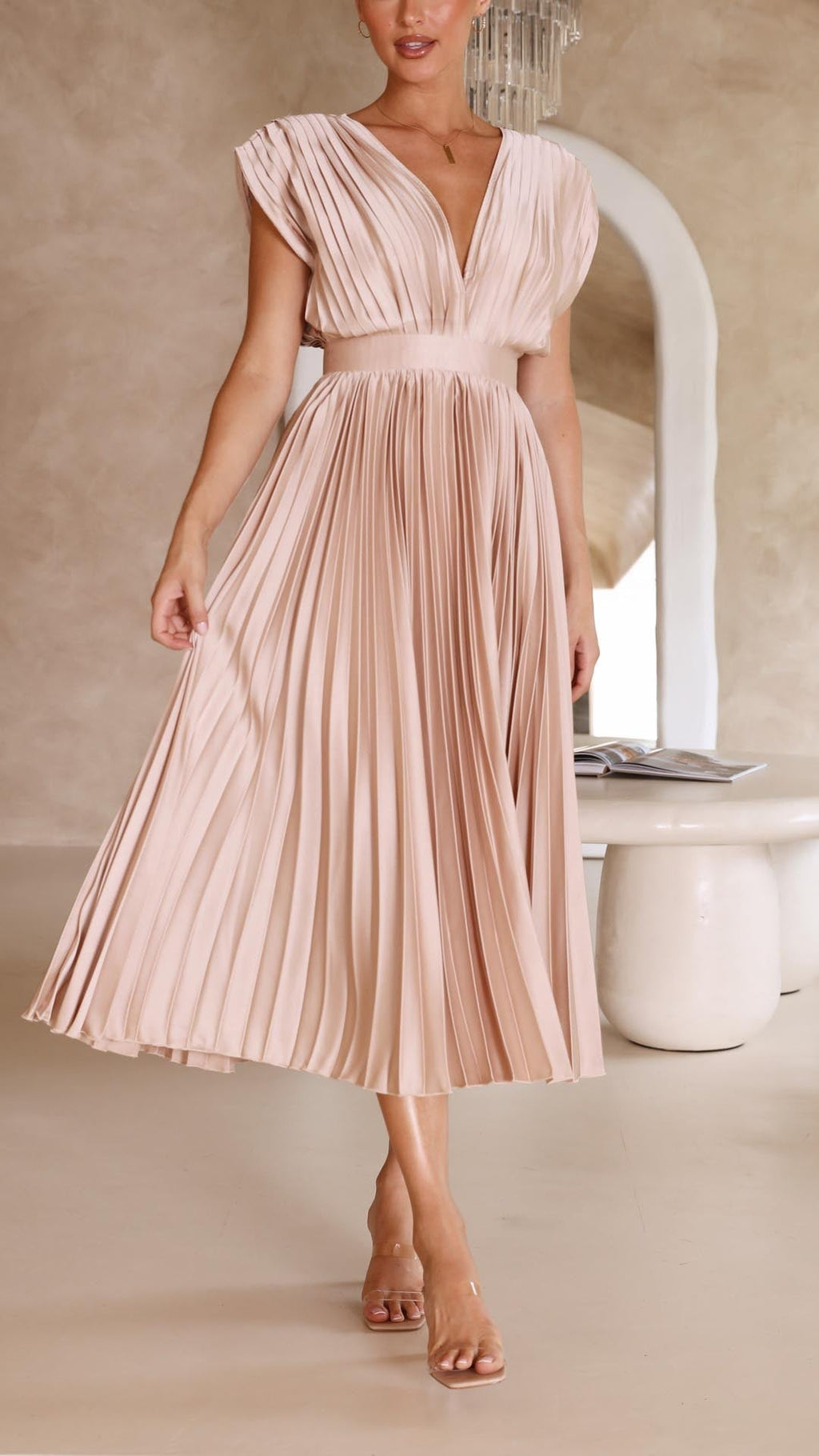 Kaitlyn | Elegantes Midikleid mit Falten und V-Ausschnitt