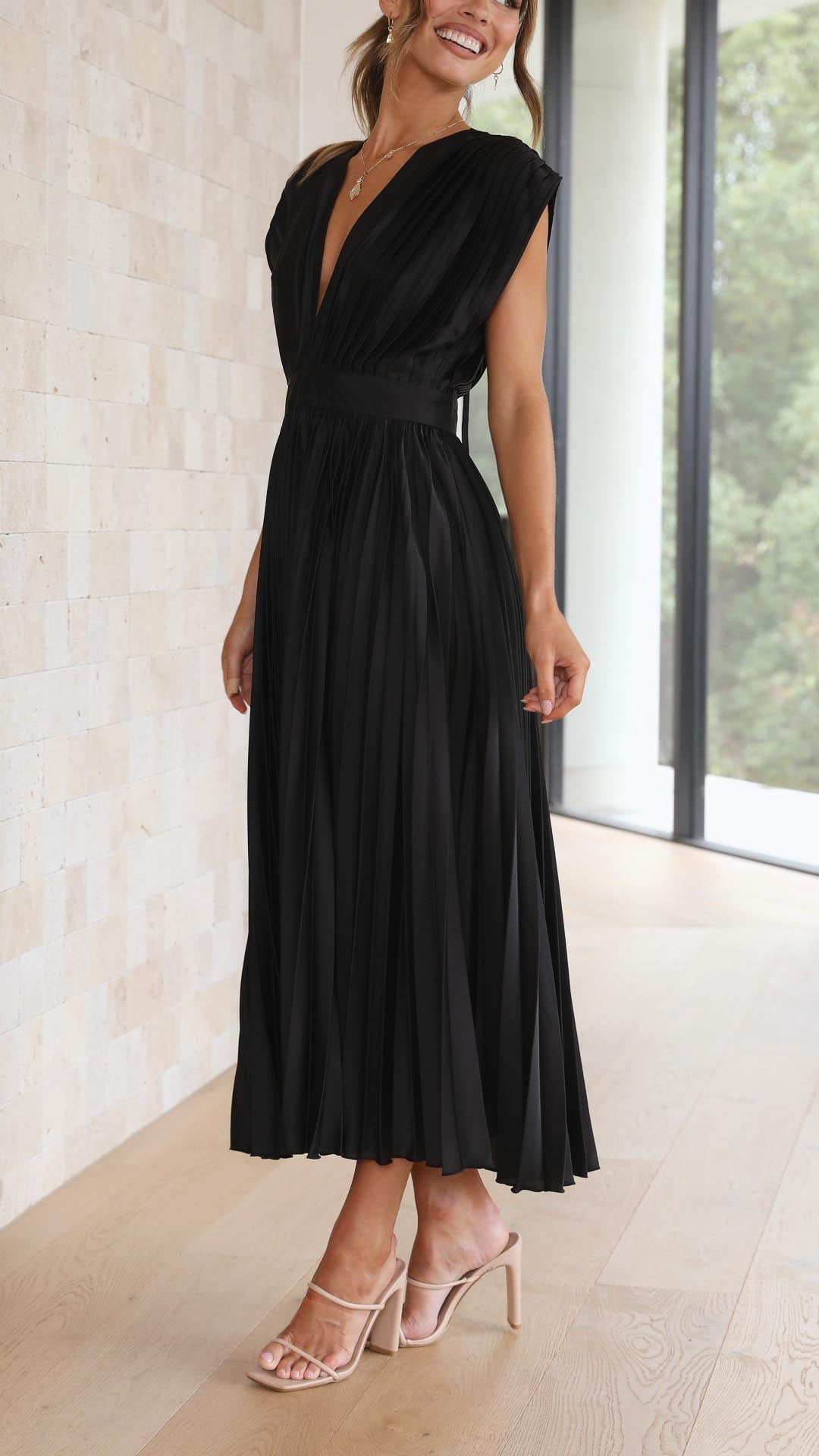 Kaitlyn | Elegantes Midikleid mit Falten und V-Ausschnitt