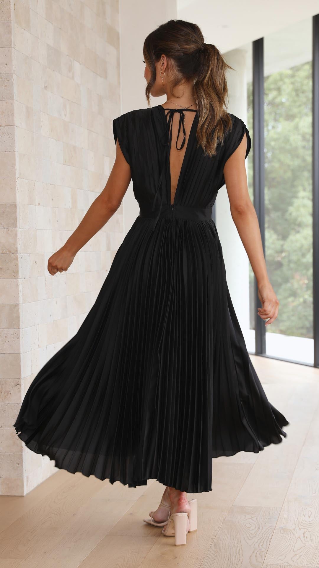 Kaitlyn | Elegantes Midikleid mit Falten und V-Ausschnitt
