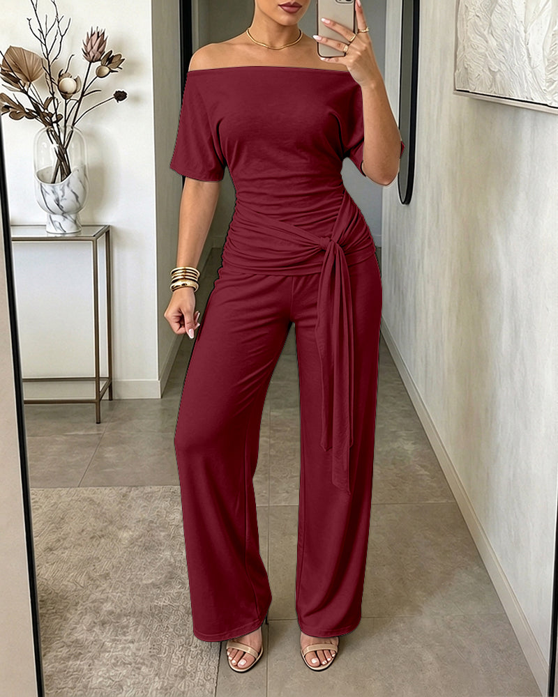 Damen 2-teiliges Set mit schrägem Ausschnitt, gerafftem Oberteil mit Bindegürtel und kurzärmeligem Shirt sowie Hose mit weitem Bein und hoher Taille