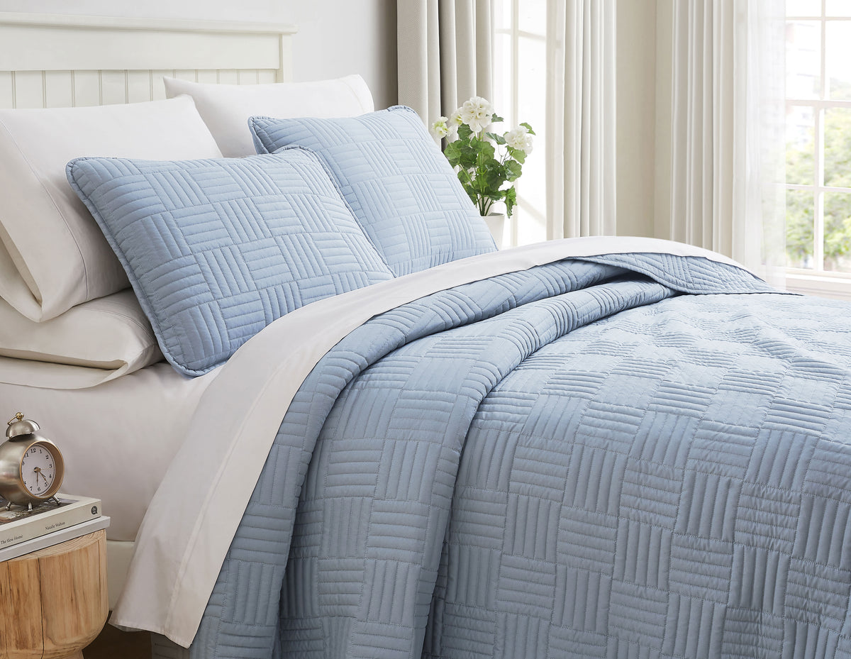 Southshore Fine Linens Grid Oversized Quilt Set