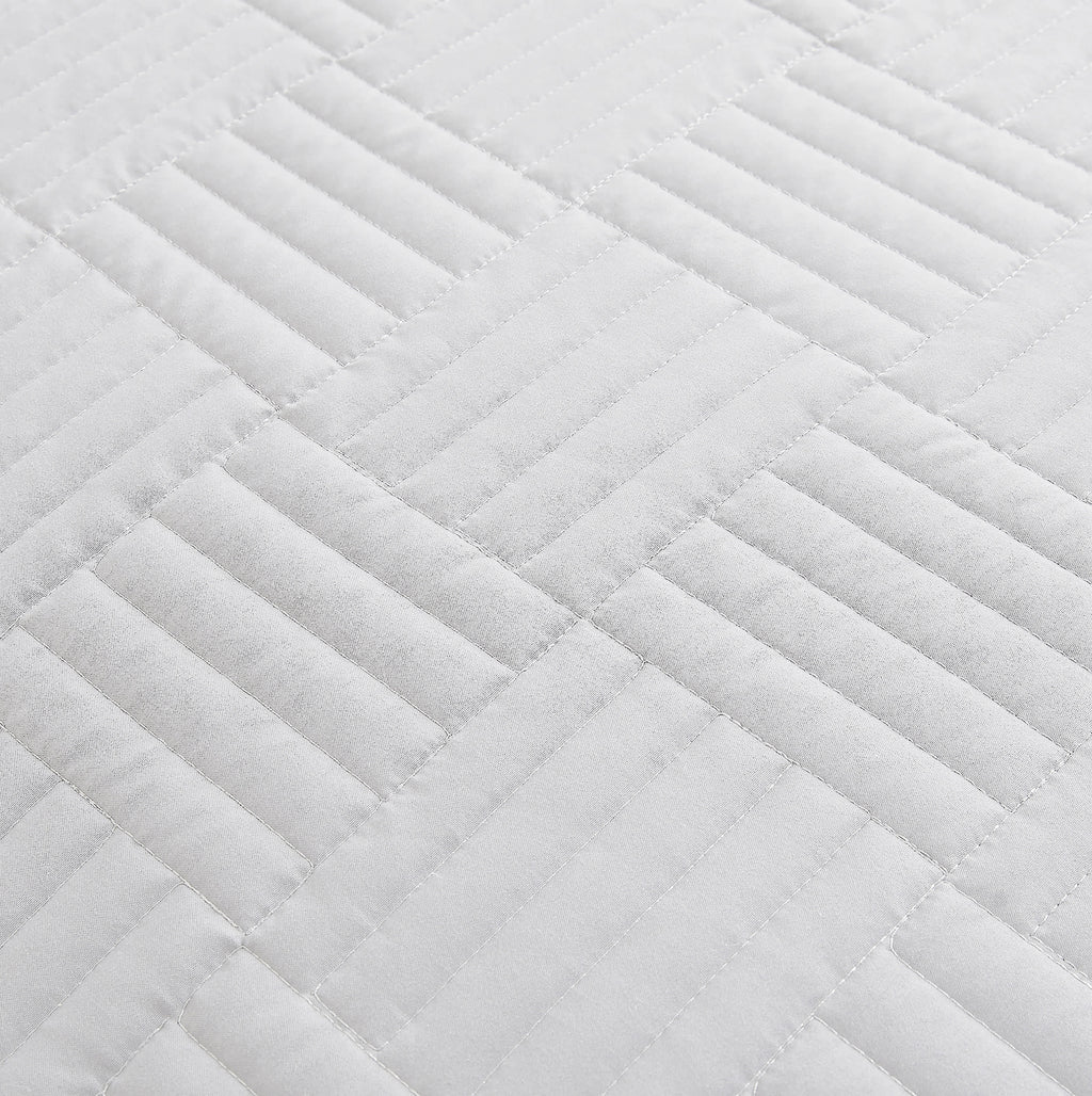 Southshore Fine Linens Grid Oversized Quilt Set