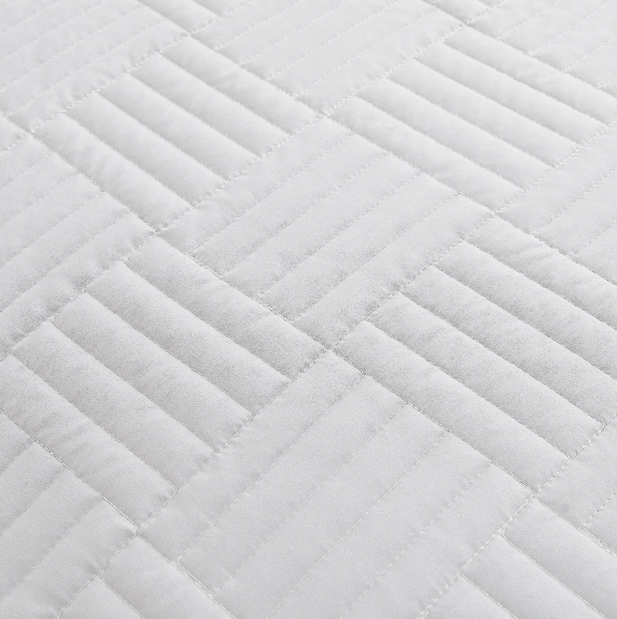 Southshore Fine Linens Grid Oversized Quilt Set